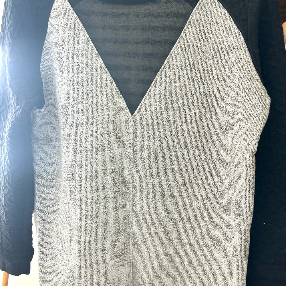 MICHI women’s Crewneck Sweater in Black/Gray. Mesh back V.. knit elevated sl